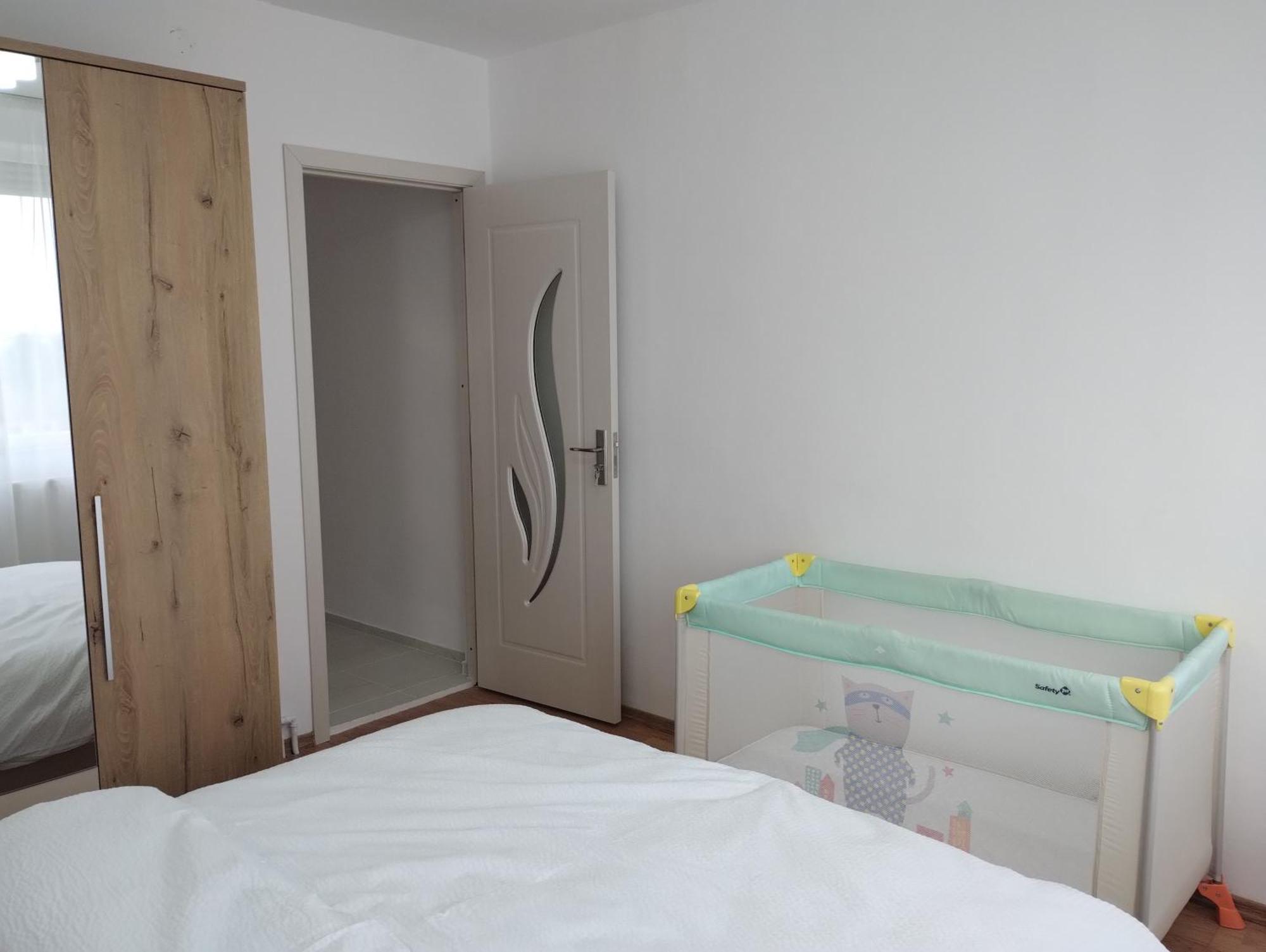 Riverside White Apartment Satu Mare Ngoại thất bức ảnh